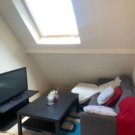 Studio Meuble Dans Une Maison Limay Екстериор снимка