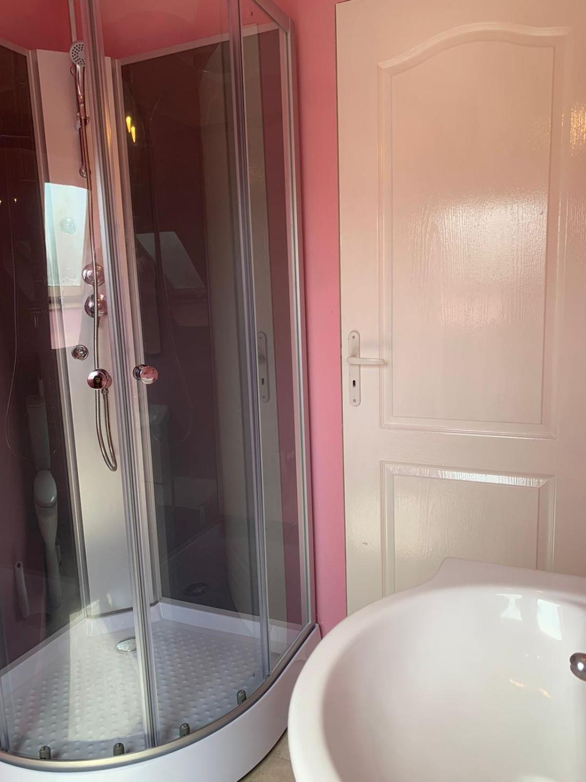 Studio Meuble Dans Une Maison Limay Екстериор снимка