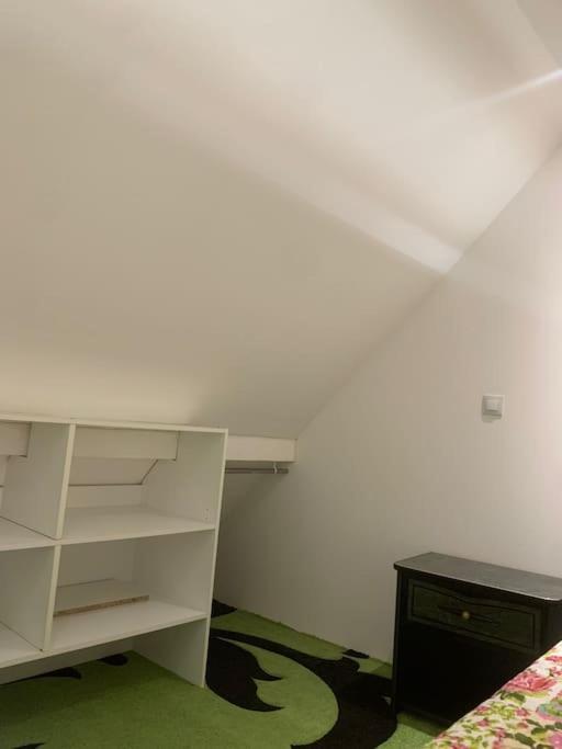 Studio Meuble Dans Une Maison Limay Екстериор снимка