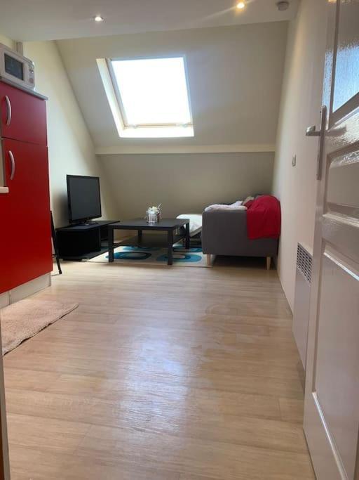 Studio Meuble Dans Une Maison Limay Екстериор снимка